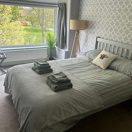 Lovely, Large Double Bedroom With Park View In Home Hazel Grove Buitenkant foto