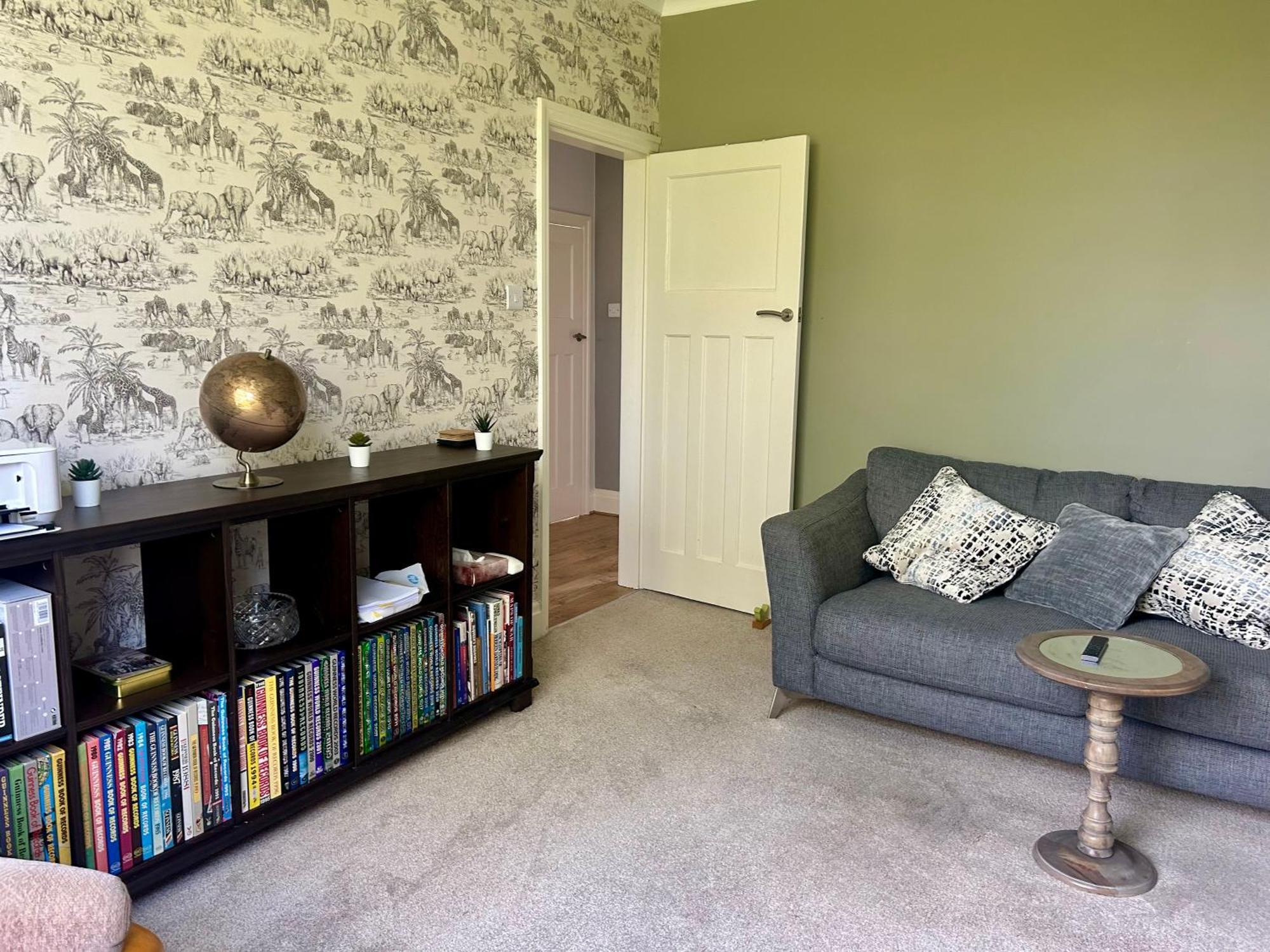 Lovely, Large Double Bedroom With Park View In Home Hazel Grove Buitenkant foto
