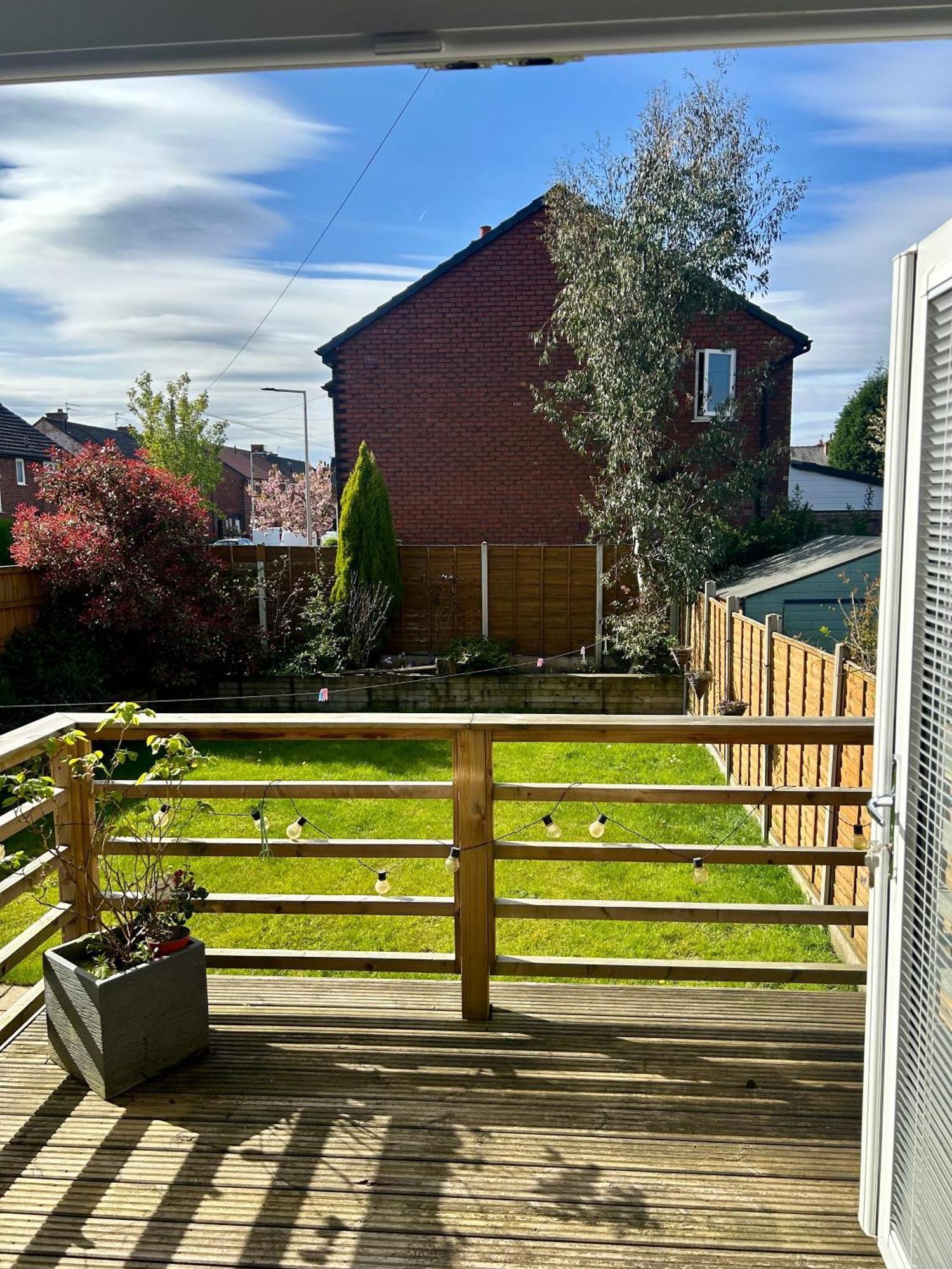 Lovely, Large Double Bedroom With Park View In Home Hazel Grove Buitenkant foto